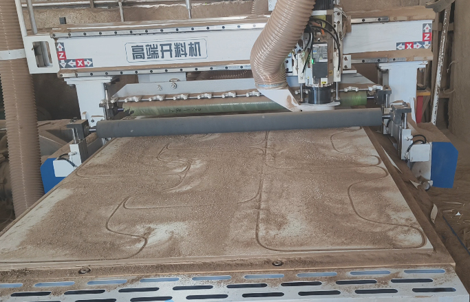 開料機0.1mm 精度實現(xiàn)：中智伺服電機驅(qū)動系統(tǒng)實現(xiàn)三軸協(xié)同精準控制